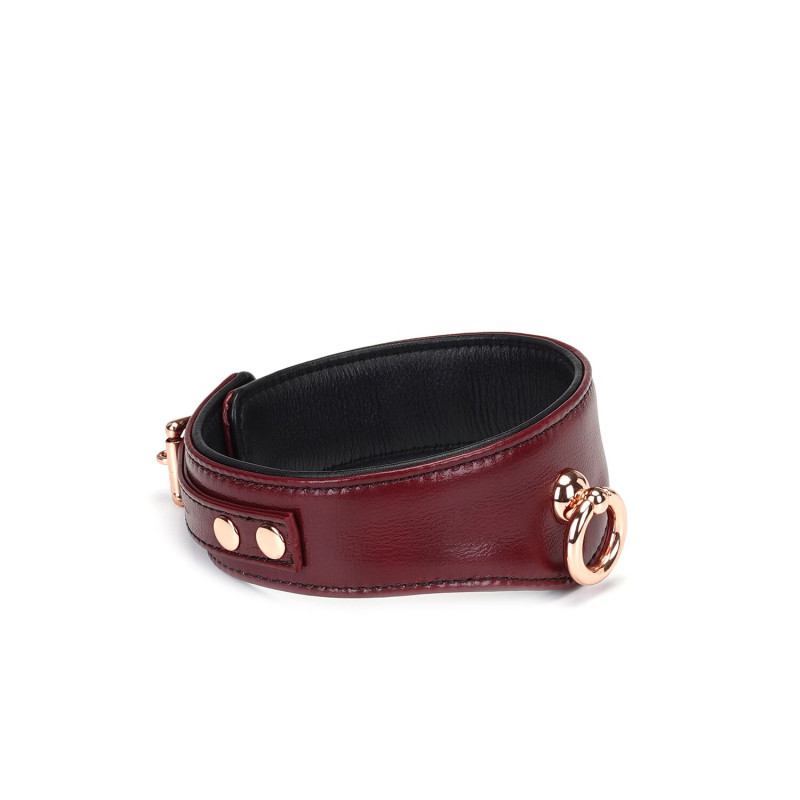 Кожаный ошейник с поводком Liebe Seele Wine Red Curved Collar, замок-сердечко Кожаный ошейник с поводком Liebe Seele Wine Red Curved Collar, замок-сердечко