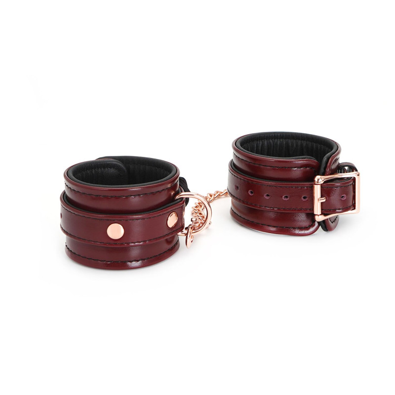 Кожаные наручники Liebe Seele Wine Red Wrist Cuffs, съемная цепочка-крепление Кожаные наручники Liebe Seele Wine Red Wrist Cuffs, съемная цепочка-крепление