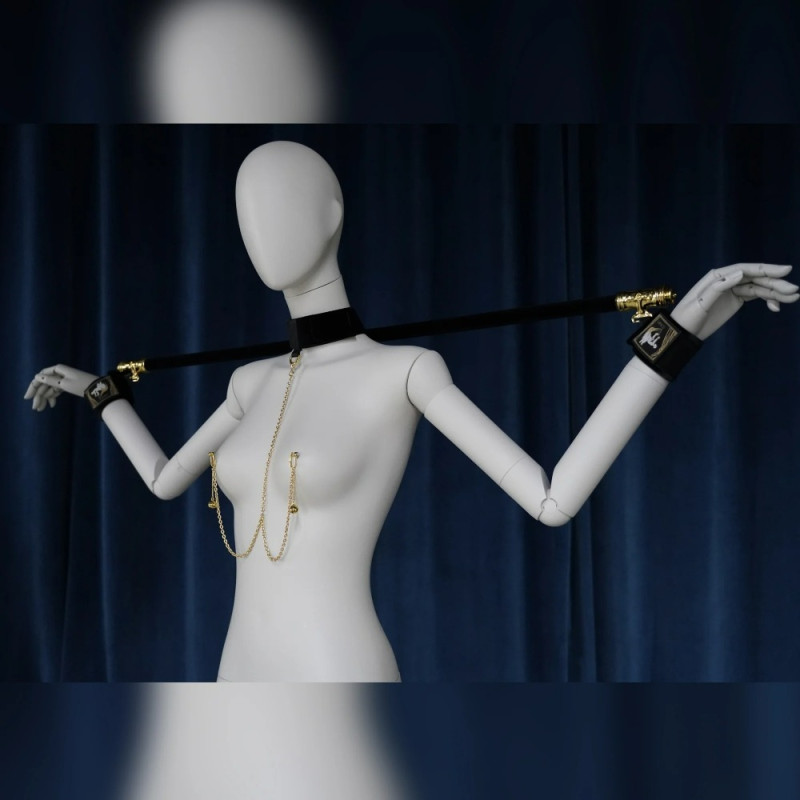 Розпірка для зап'ясток або щиколоток з нашийником і затискачами на соски з дзвіночками UPKO Чорна Розпірка для зап'ясток або щиколоток з нашийником і затискачами на соски з дзвіночками UPKO Чорна