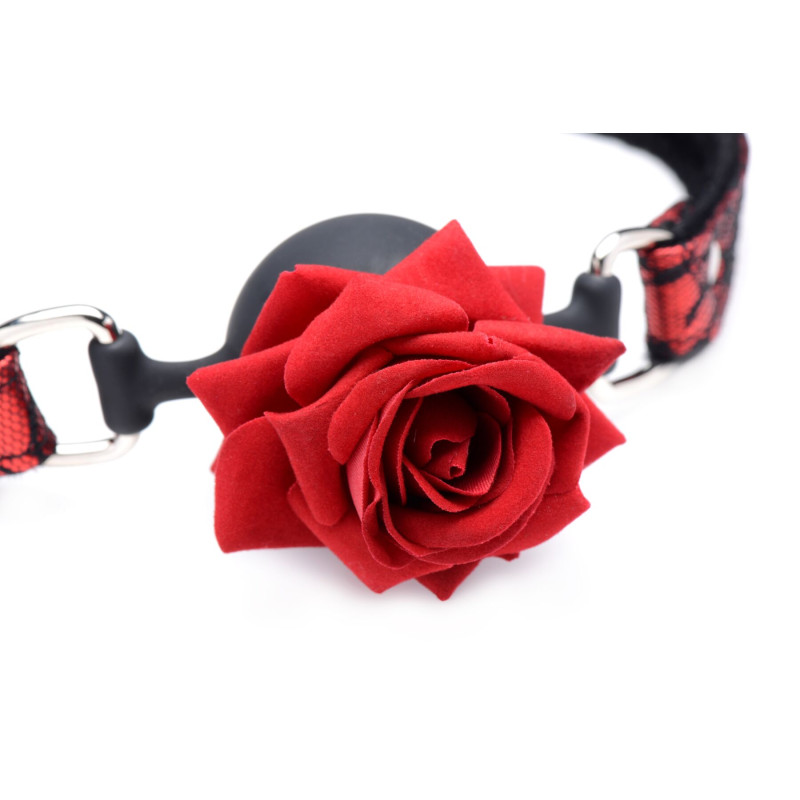 Кляп з трояндою Master Series: Eye-Catching Ball Gag With Rose, чорно-червоний Кляп з трояндою Master Series: Eye-Catching Ball Gag With Rose, чорно-червоний