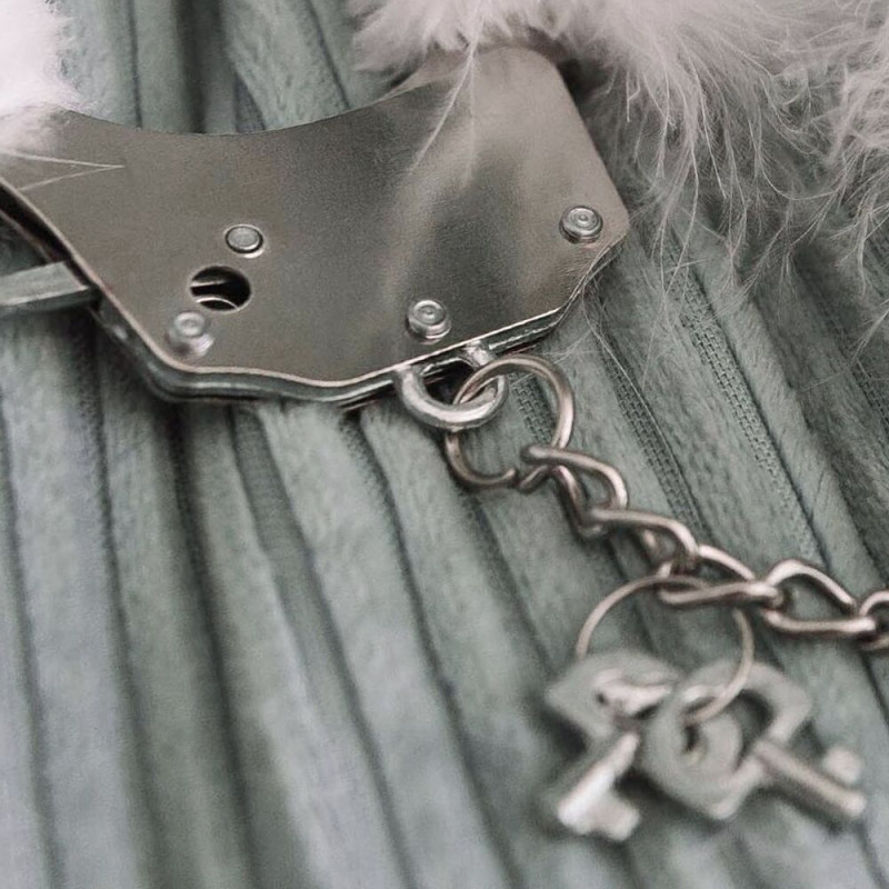 Наручники металлические с отделкой Adrien Lastic Handcuffs Белые Наручники металлические с отделкой Adrien Lastic Handcuffs Белые