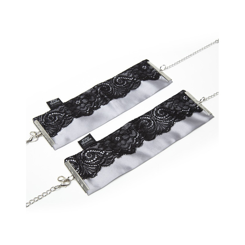 Наручники з атласної тканини Fifty Shades of Grey Play Nice з мереживом Наручники з атласної тканини Fifty Shades of Grey Play Nice з мереживом