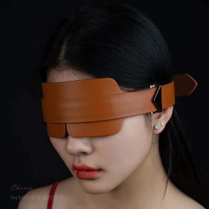 Маска на глаза кожаная Lockink коричневая Маска на глаза кожаная Lockink коричневая