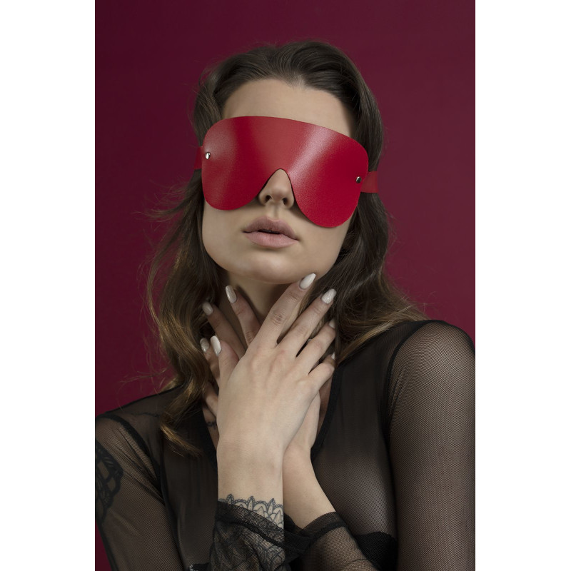 Маска кожаная закрытая Feral Feelings - Blindfold Mask красная Маска кожаная закрытая Feral Feelings - Blindfold Mask красная