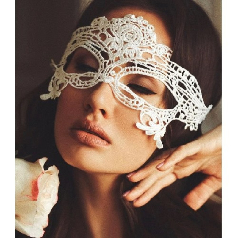 Маска ажурна маскарадна DS Fetish, на атласних стрічках, біла Маска ажурна маскарадна DS Fetish, на атласних стрічках, біла