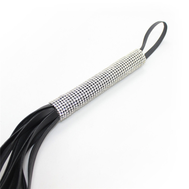Флогер со стразами DS Fetish Flogger diamond L black, 70 см Флогер со стразами DS Fetish Flogger diamond L black, 70 см