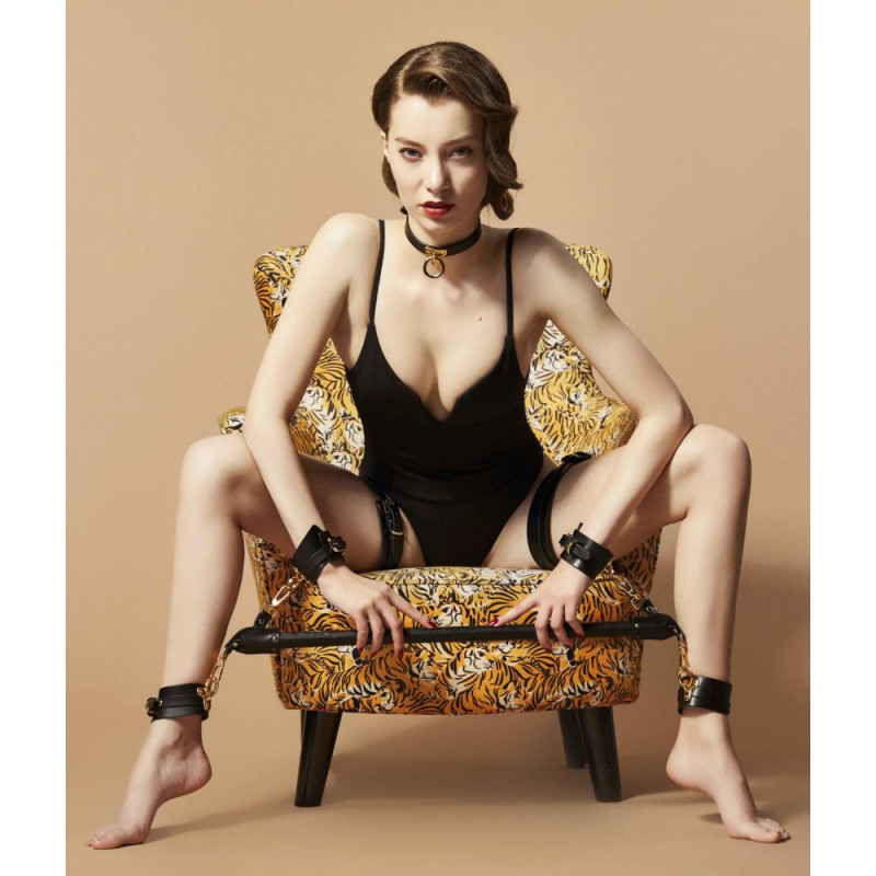 Розпірка UPKO Spreader Bar, італійська шкіра, Чорна Розпірка UPKO Spreader Bar, італійська шкіра, Чорна