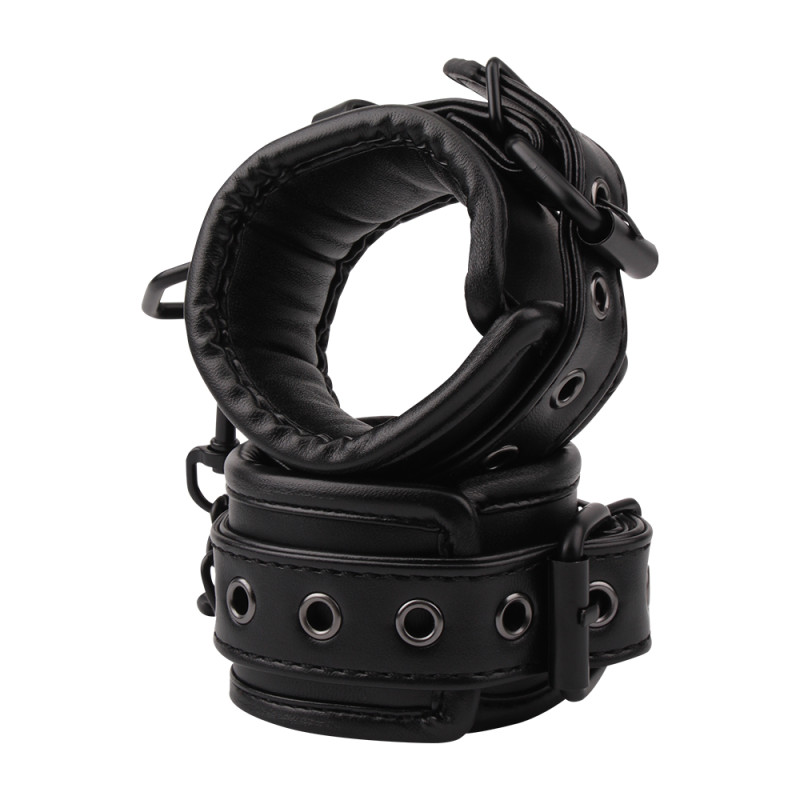 Наручники Chisa Deluxe Wrist Restraint Cuffs