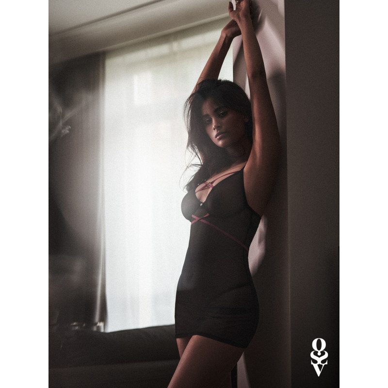 Пеньюар Obsessive Novenes chemise & thong, M/L, обтислий, прозорий, зі стрепами, стрінги в комплекті Пеньюар Obsessive Novenes chemise & thong, M/L, обтислий, прозорий, зі стрепами, стрінги в комплекті