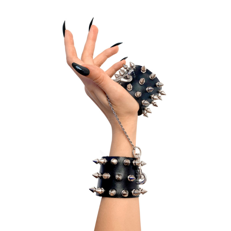 Наручники с шипами Art of Sex Rose Spiked Leather Handcuffs, натуральная кожа Наручники с шипами Art of Sex Rose Spiked Leather Handcuffs, натуральная кожа