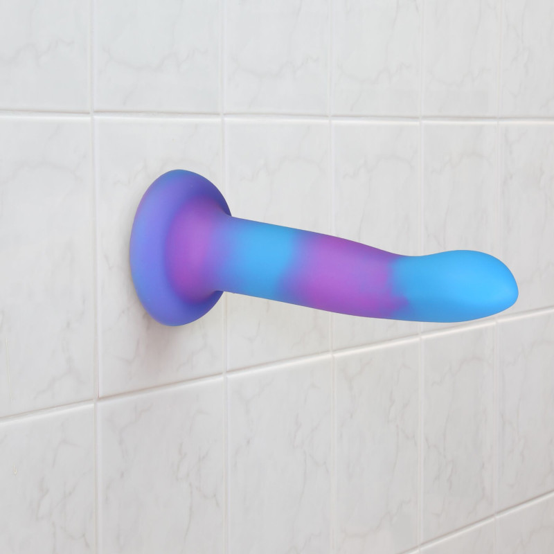 Светящийся в темноте фаллоимитатор ADDICTION Rave 8 Glow in the Dark Dildo Blue Purple, 20,3 см Светящийся в темноте фаллоимитатор ADDICTION Rave 8 Glow in the Dark Dildo Blue Purple, 20,3 см