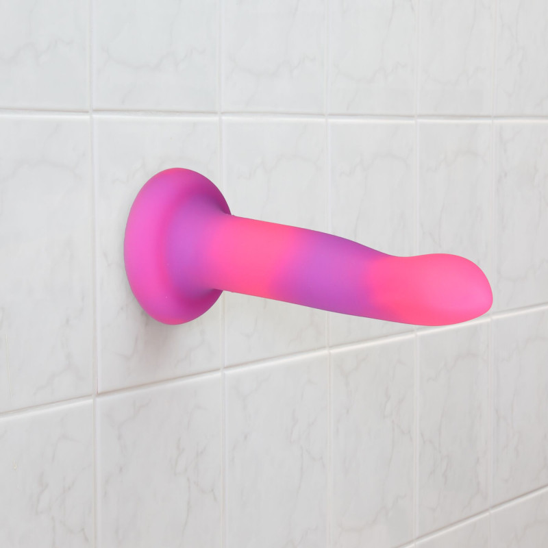 Светящийся в темноте фаллоимитатор ADDICTION Rave 8 Glow in the Dark Dildo Pink Purple, 20,3 см Светящийся в темноте фаллоимитатор ADDICTION Rave 8 Glow in the Dark Dildo Pink Purple, 20,3 см