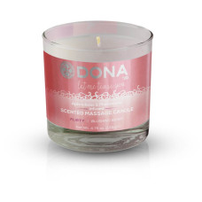Массажная свеча DONA Scented Massage Candle Blushing Berry FLIRTY 135 гр