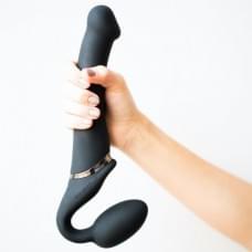 Безремневой страпон с вибрацией Strap-On-Me Vibrating Черный M