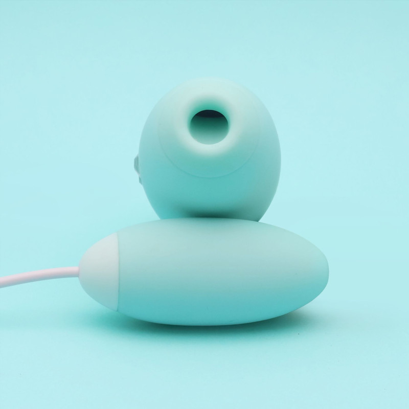 Вакуумный стимулятор с виброяйцом 2-в-1 KisToy Miss VV Голубой Вакуумный стимулятор с виброяйцом 2-в-1 KisToy Miss VV Голубой