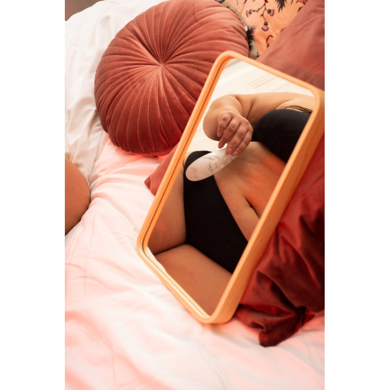 Вакуумный стимулятор клитора Womanizer Marilyn Monroe White Marble Вакуумный стимулятор клитора Womanizer Marilyn Monroe White Marble