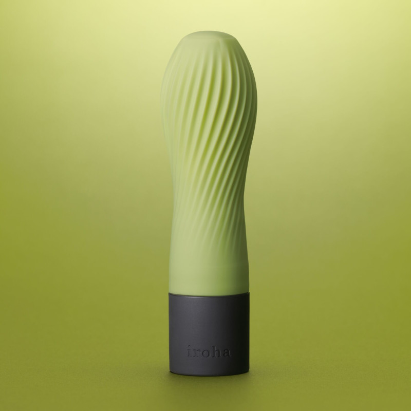 Вибратор IROHA ZEN Matcha с нежной ребристой поверхностью Вибратор IROHA ZEN Matcha с нежной ребристой поверхностью