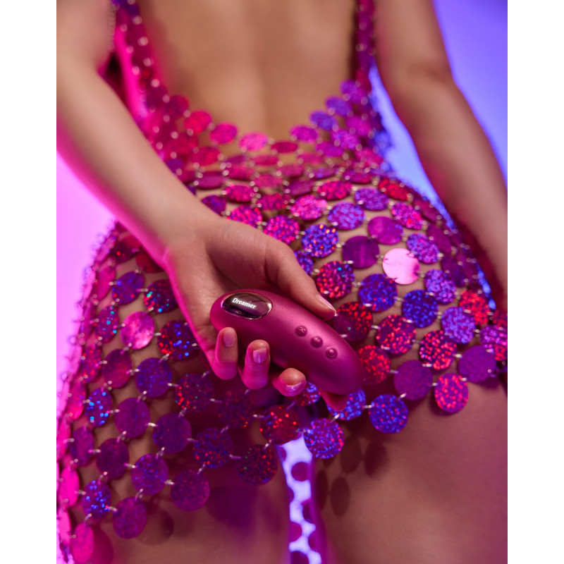 Вакуумный клиторальный стимулятор Love To Love DREAMER – IRIDESCENT BERRY, ласки язычком, пульт Вакуумный клиторальный стимулятор Love To Love DREAMER – IRIDESCENT BERRY, ласки язычком, пульт